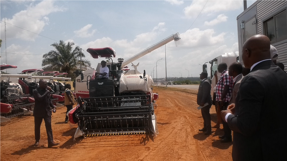 La Côte d’Ivoire franchit un nouveau cap dans la modernisation de son agriculture. Le Japon, à travers la JICA, a offert du matériel agricole en partenariat avec l’ADERIZ