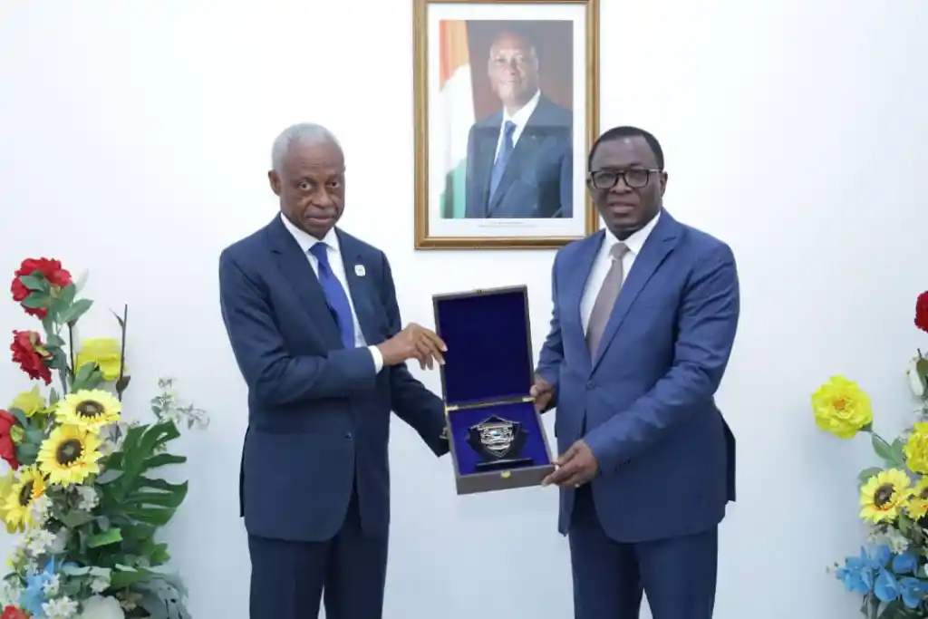 COOPÉRATION INTERNATIONALE ABIDJAN ET LIBREVILLE RÉINVENTENT LEUR PARTENARIAT : DEUX MÉTROPOLES AFRICAINES FONT FRONT COMMUN POUR LA VILLE INTELLIGENTE
